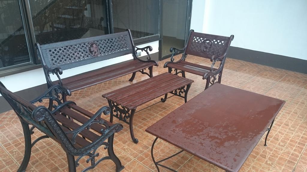 Chateau Beatrice Tagaytay City Exterior photo