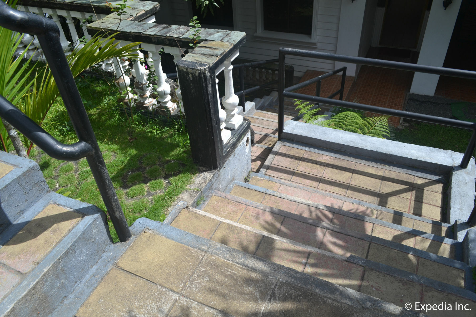 Chateau Beatrice Tagaytay City Exterior photo