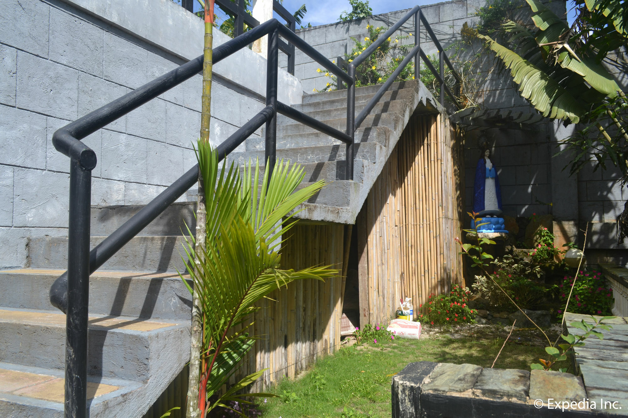 Chateau Beatrice Tagaytay City Exterior photo